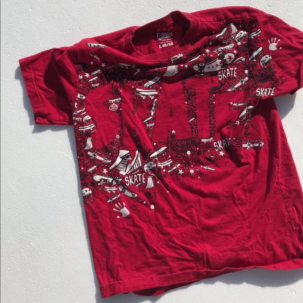 Red Skate Vintage Grahic T shirt by The Children’s Place